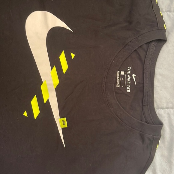 Nike tee black and volt yellow size large - Picture 1 of 3